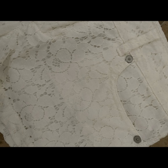 White Lace Shorts - Picture 3 of 4